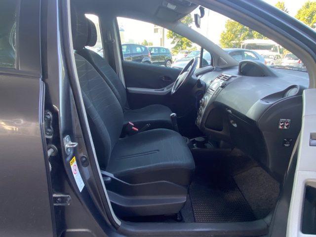 TOYOTA Yaris 1.0 5P.