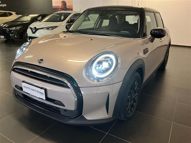 MINI Mini 5 Porte 1.5 Twin Power Turbo Cooper Essential