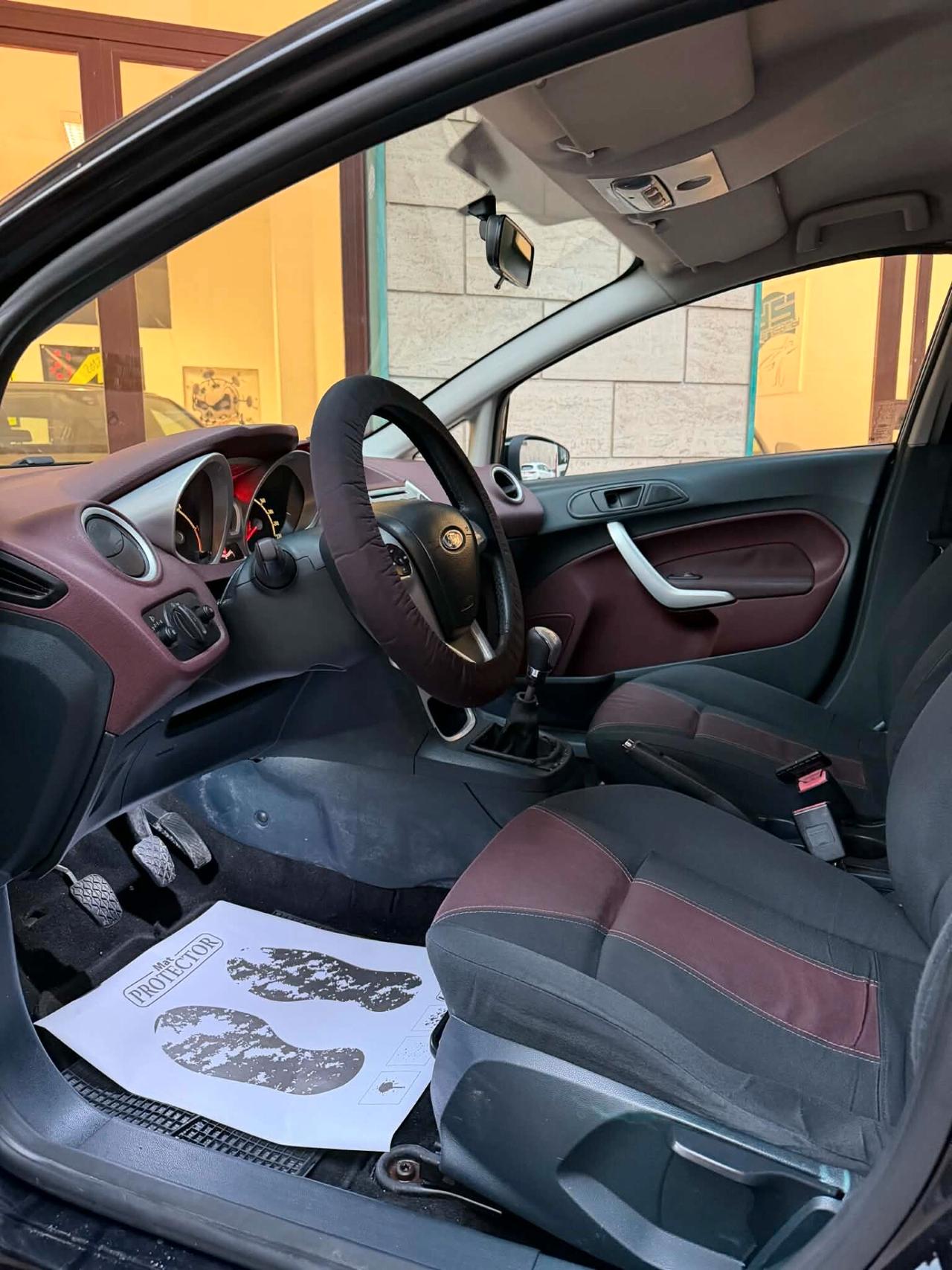 Ford Fiesta 1.4 TDCi 68CV 5 porte Titanium