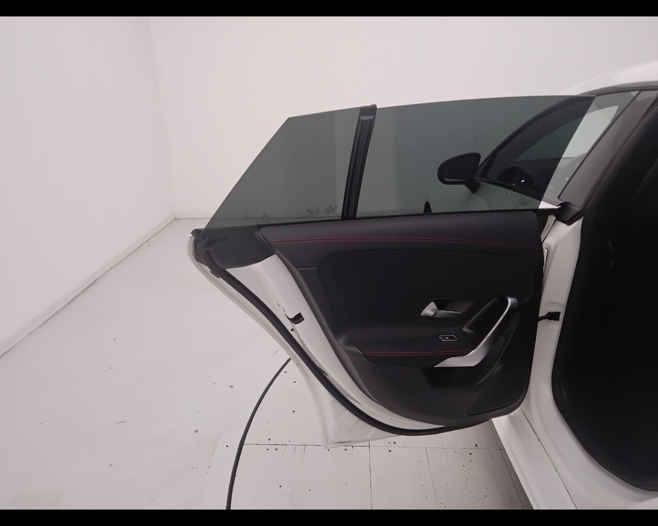 Mercedes-Benz CLA Sh.Brake - X118 - CLA Shooting Brake 200 d Premium auto