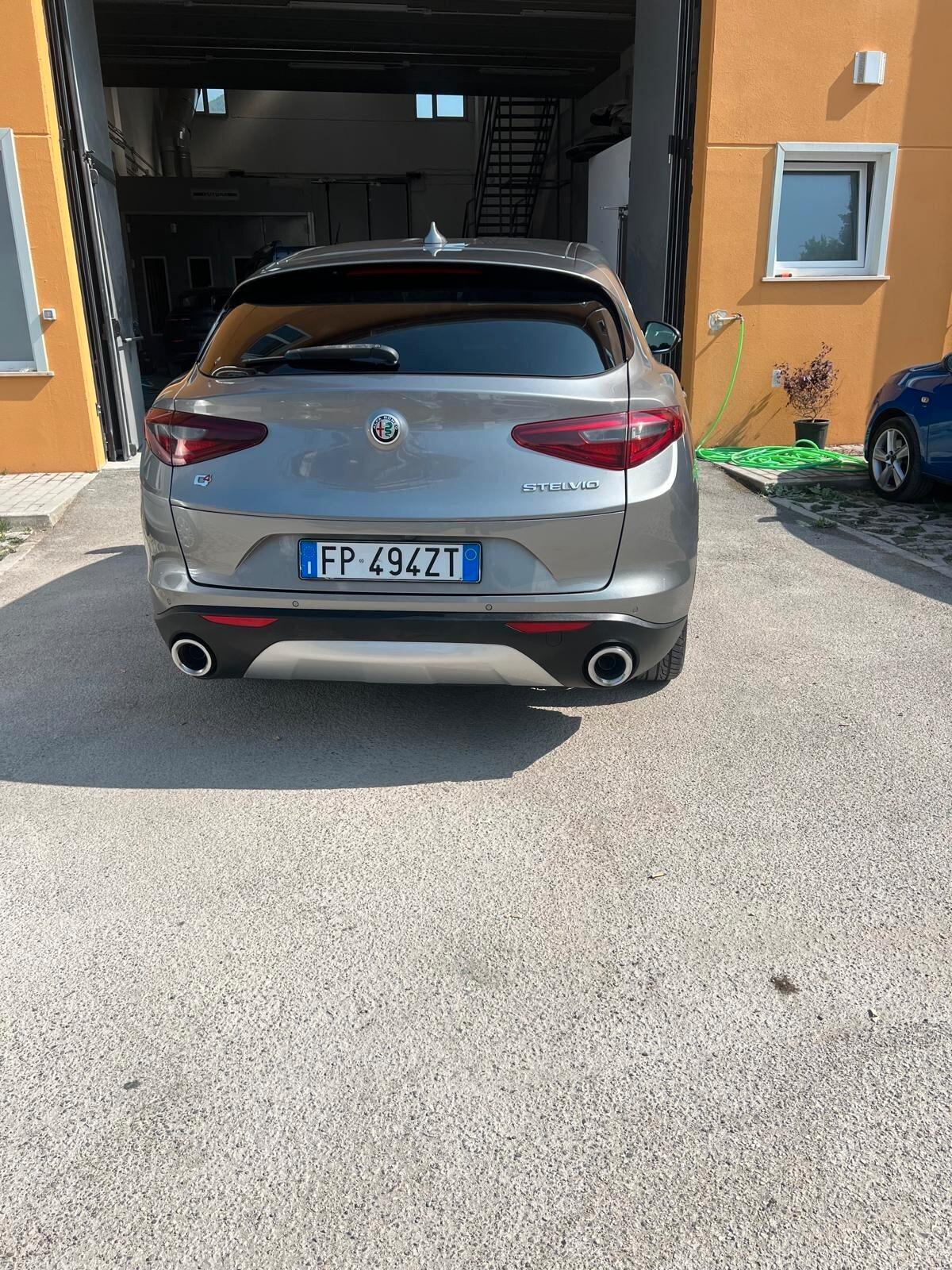 Alfa Romeo Stelvio 2.2 Turbodiesel 180 CV AT8 Q4