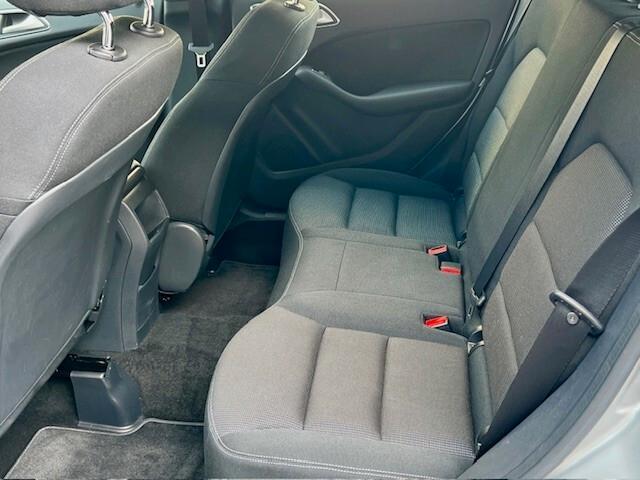 Mercedes-Benz B 180 BlueEFFICIENCY 2012