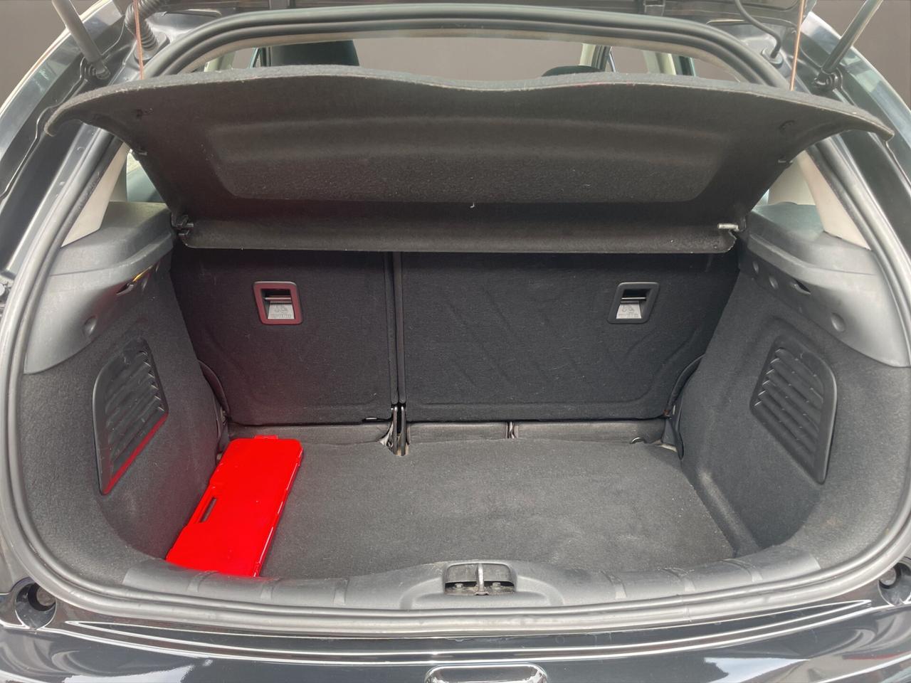 Citroen C3 NEOPATENTATI - BENZINA AREA B MILANO