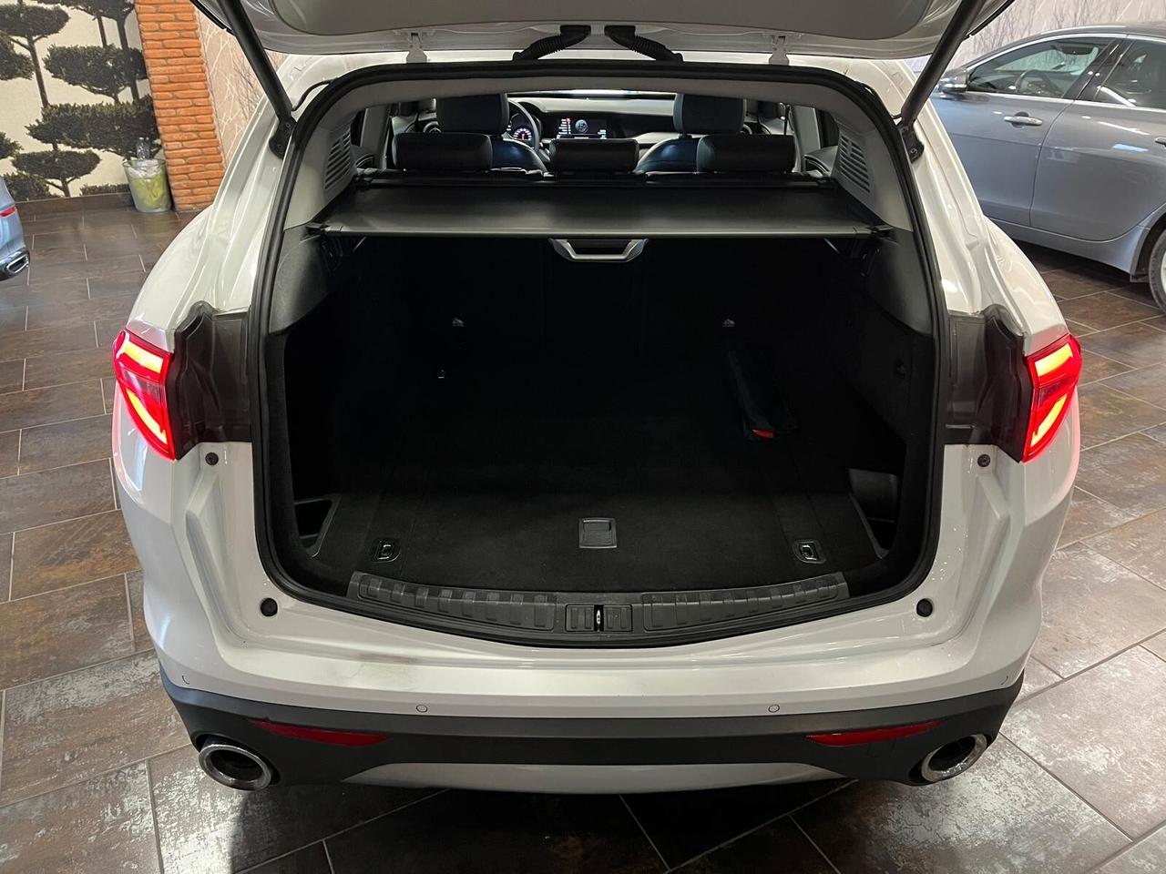 Alfa Romeo Stelvio 2.2 Turbodiesel 180 CV AT8 RWD Super