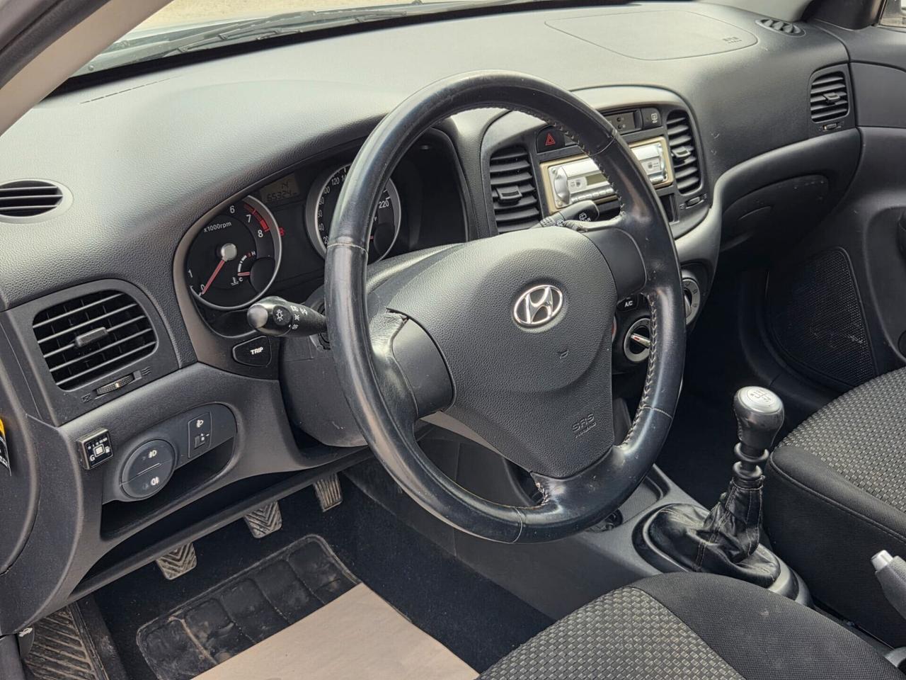 Hyundai Accent 1.4 DYNAMIC METANO -soli km 65.000-