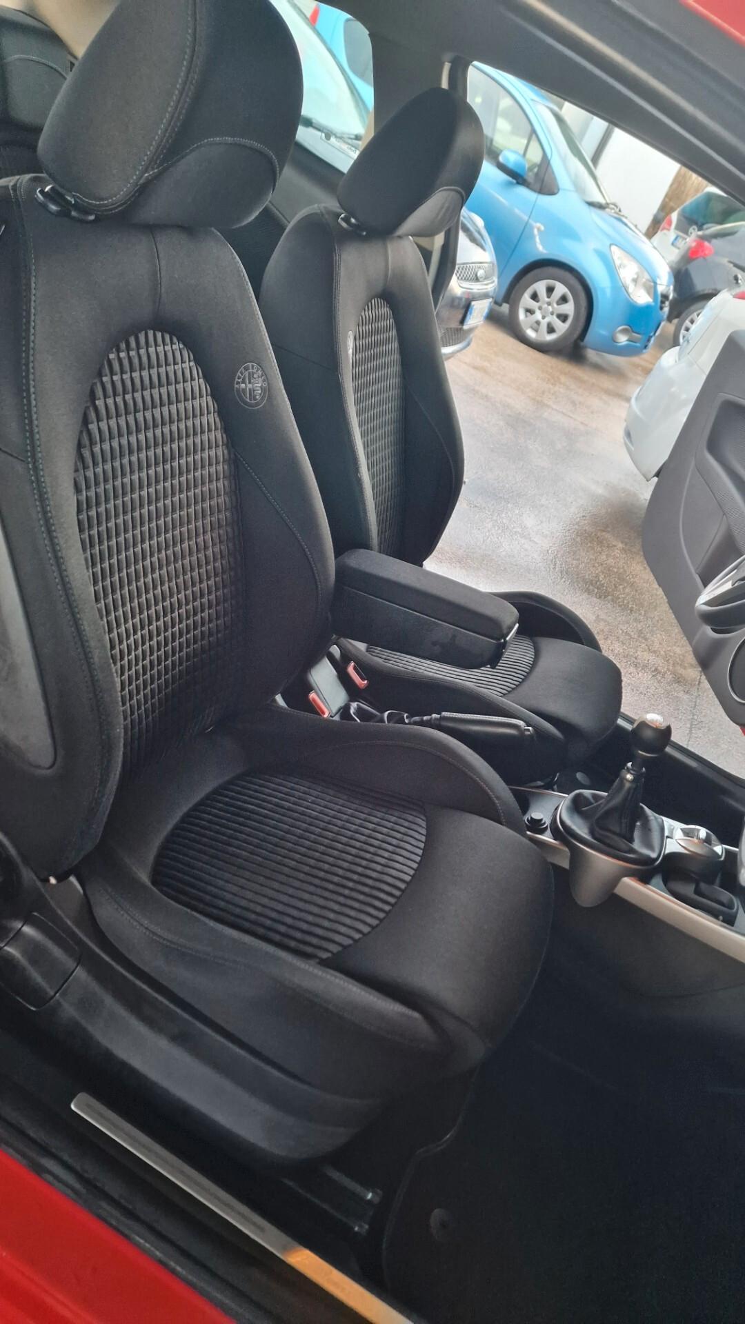 Alfa Romeo MiTo 1.6 JTDm 16V Distinctive Sport Pack