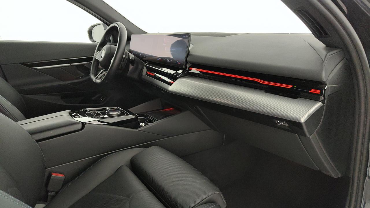 BMW Serie 5 G61 2024 Touring - 520d Touring 48V xdrive MSport Pro auto