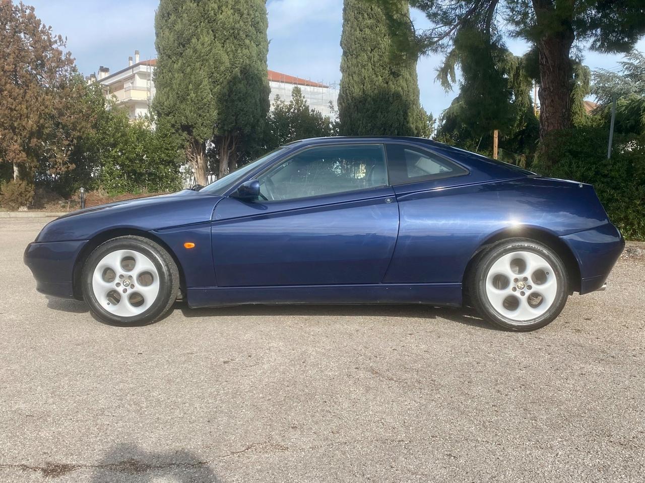 Alfa Romeo GTV 2.0 COUPÉ