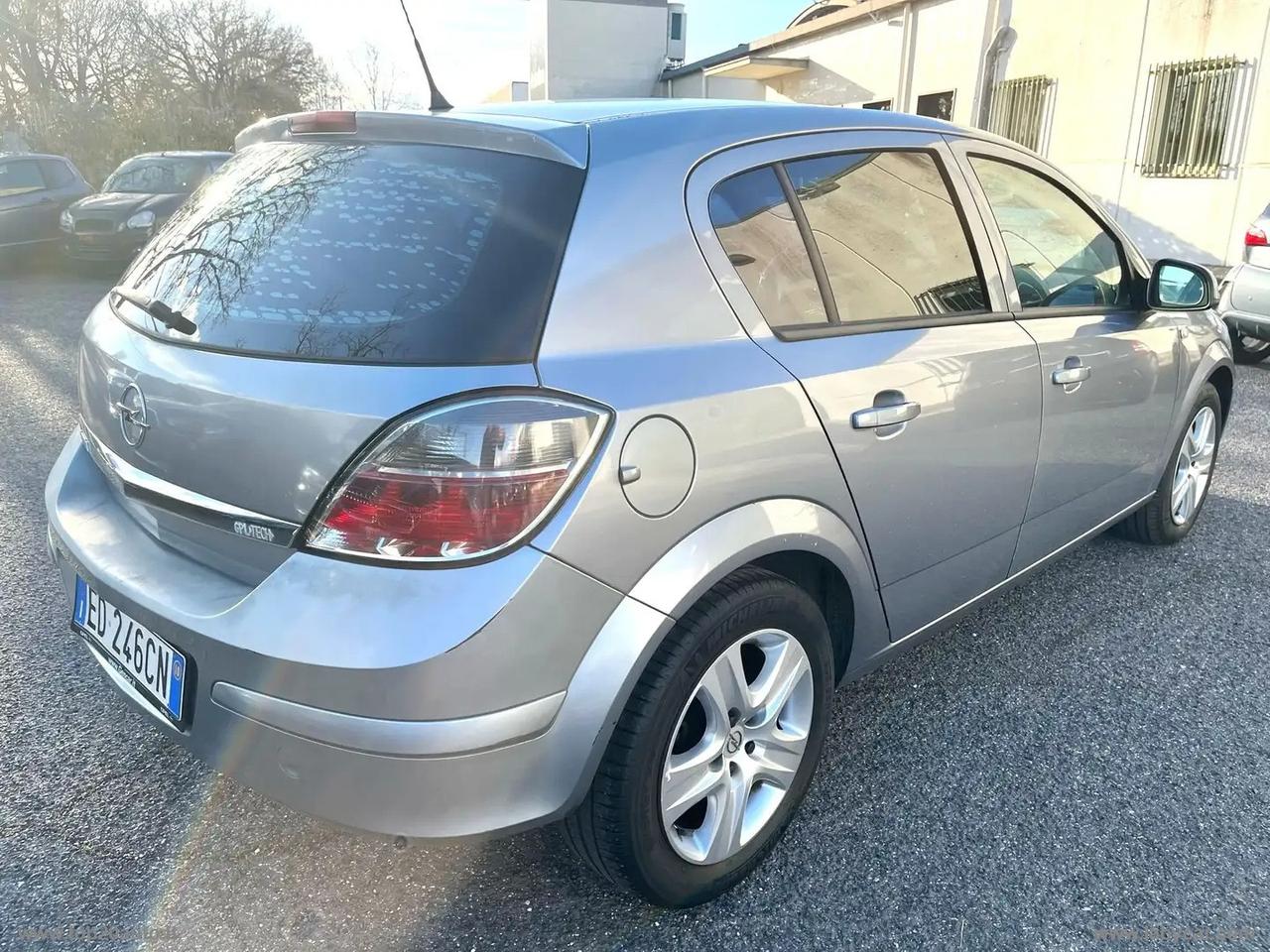 OPEL Astra 1.4 16V GPL-TECH 5p. Enjoy