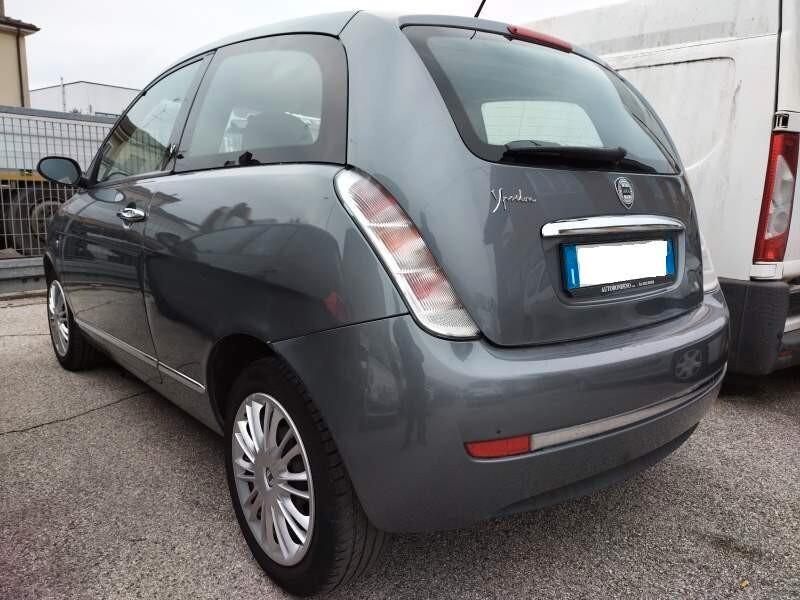 Lancia Ypsilon 1.4 Oro Giallo
