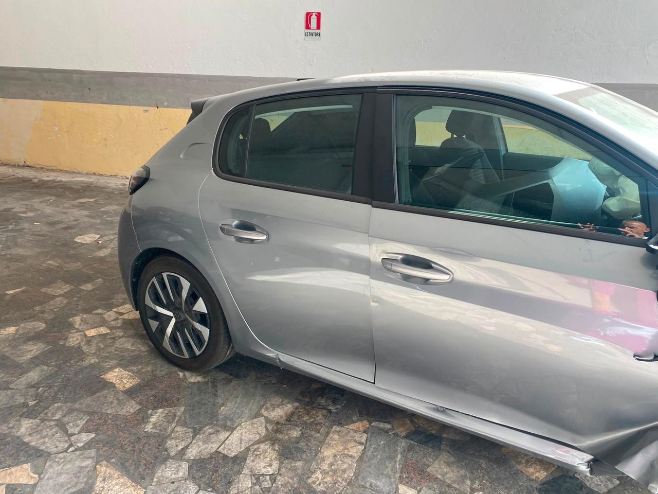 Peugeot 208 1.2cc benzina(PRIVATO)-2024