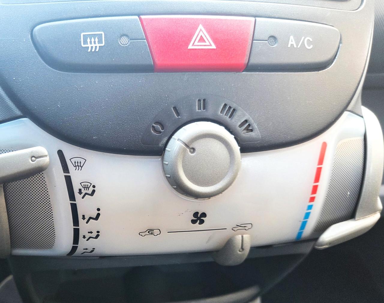 Peugeot 107 1.0 68CV 5p. TAGLIANDATA CLIMA RADIO
