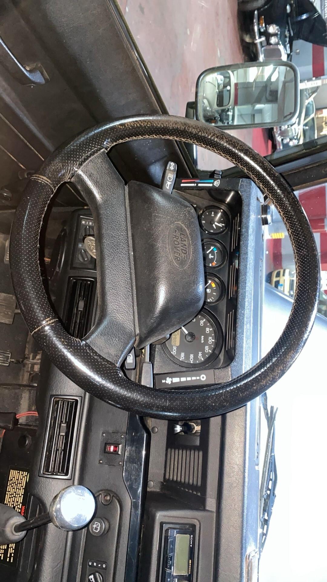 Land Rover Defender LD - Tomb Raider