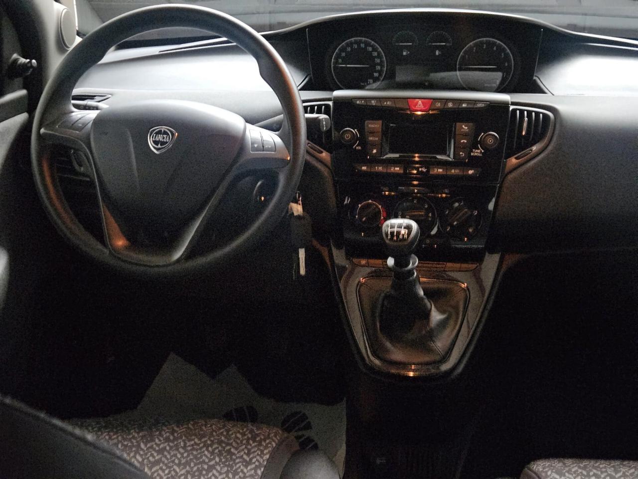 Lancia Ypsilon 1.0 FireFly 5 porte S&S Hybrid Silver