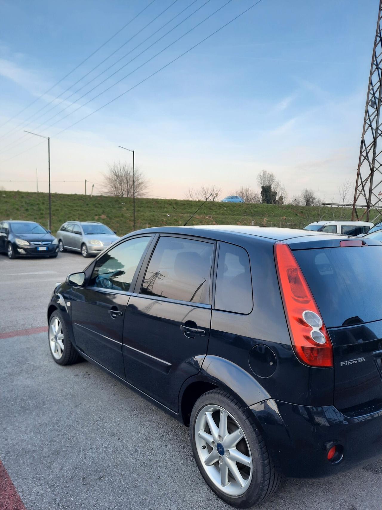 Ford Fiesta 1.4 TDCi 5p. Ghia UNICO.PRO