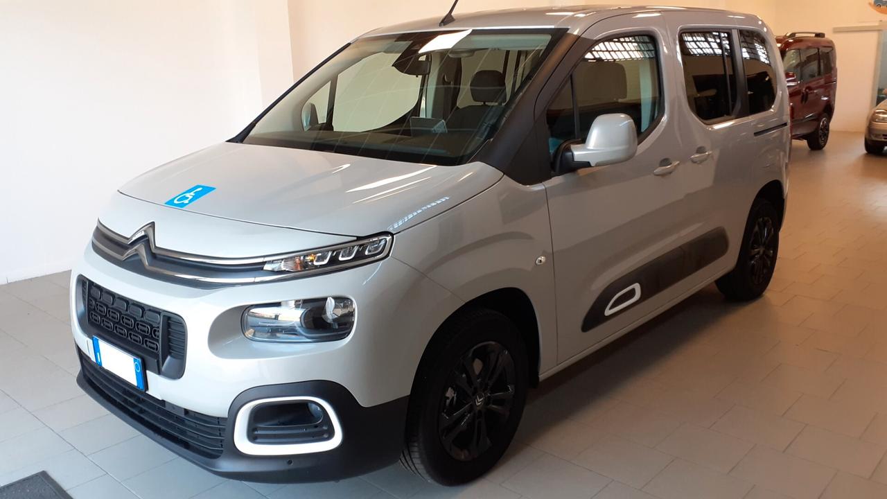 Berlingo benzina trasporto disabili pedana €6