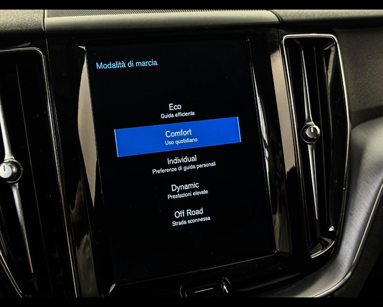 VOLVO XC60 B4 (d) AWD Geartronic Momentum Pro