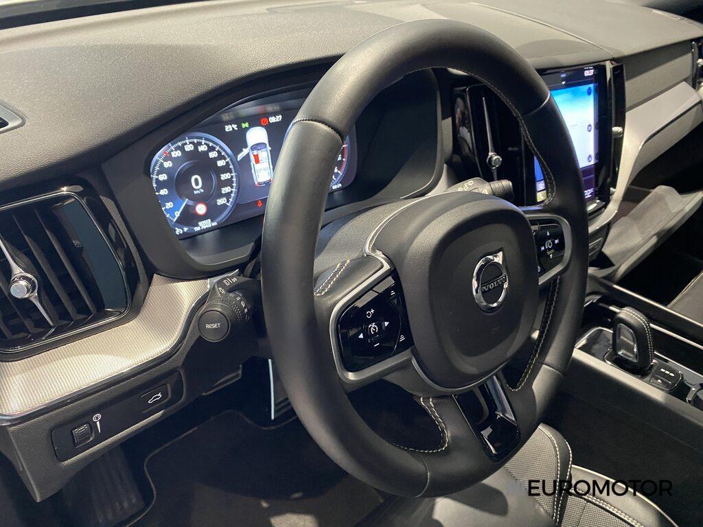Volvo XC60 2.0 B4 R-Design AWD Geartronic