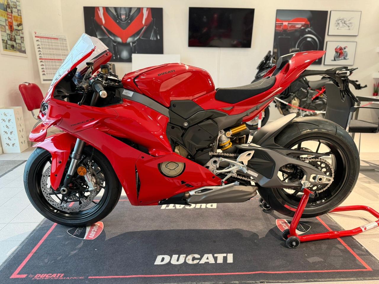 Ducati Panigale V4 BASE MY 2026 NUOVA DA IMMATRICOLARE