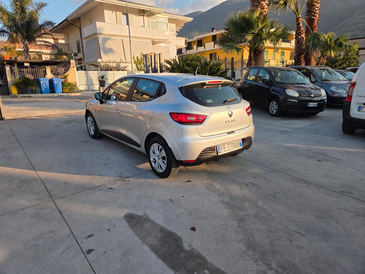 Renault Clio 1.2 75CV 5 porte Intens- PERFETTA