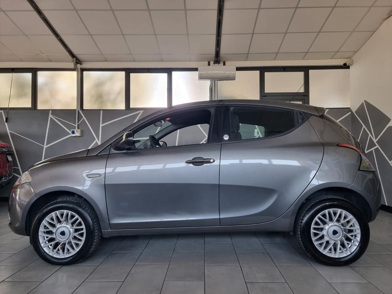 Lancia Ypsilon 0.9 TwinAir 85 CV 5 porte Metano Ecochic NEOPATENTATI