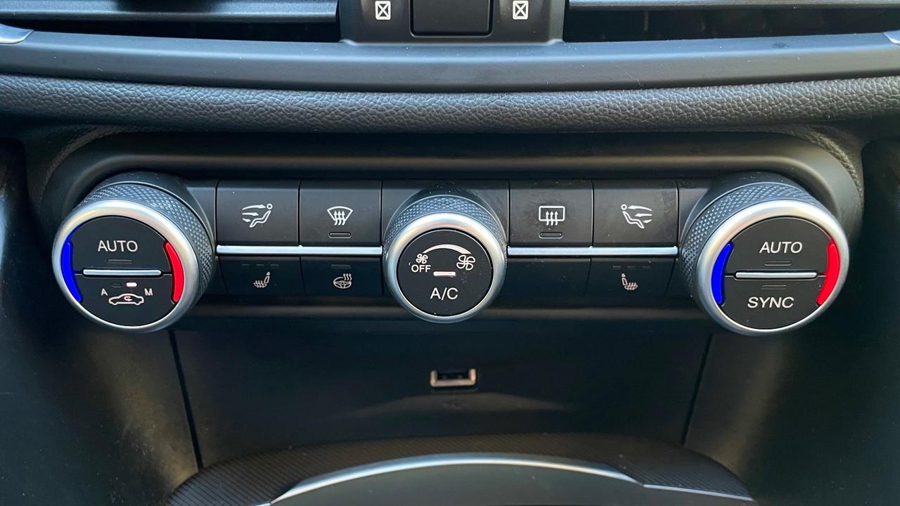 ALFA ROMEO GIULIA 2.2 Q4 VELOCE TURBODIESEL 210CV - SEDILI ELETTRICI IN PELLE RISCALDABILI, VOLANTE RISCALDATO, FULL LED