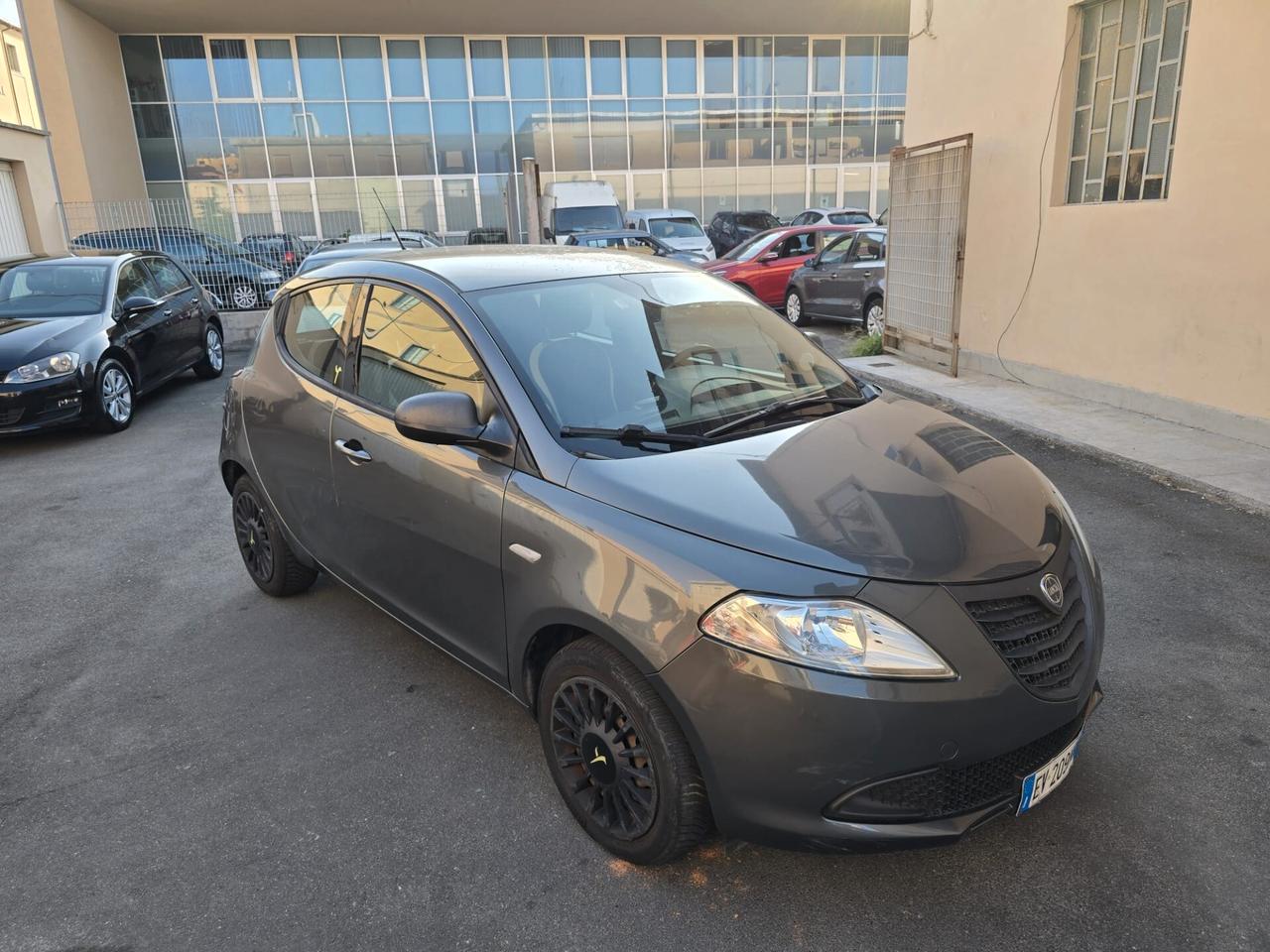 Lancia Ypsilon 1.2 69 CV 5 porte S&S Platinum