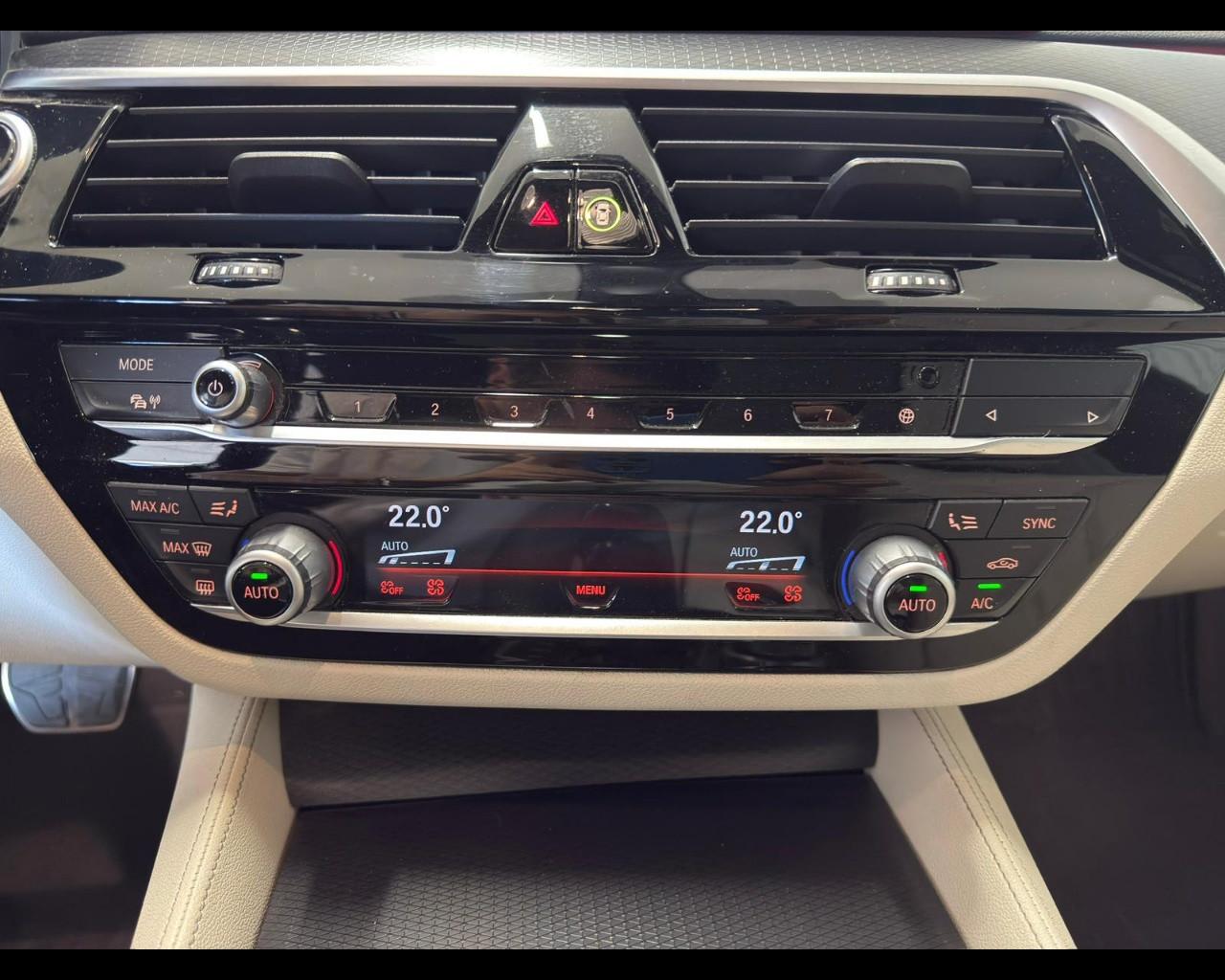 BMW Serie 5(G30/31/F90) - 520d 48V xDrive Touring Msport