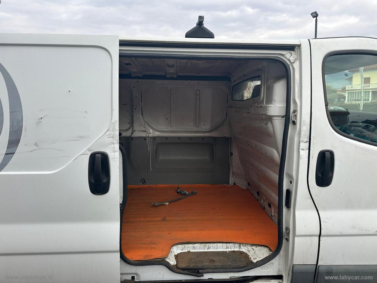 Trafic T27 1.9dCi/100PC-TN Combi Confort