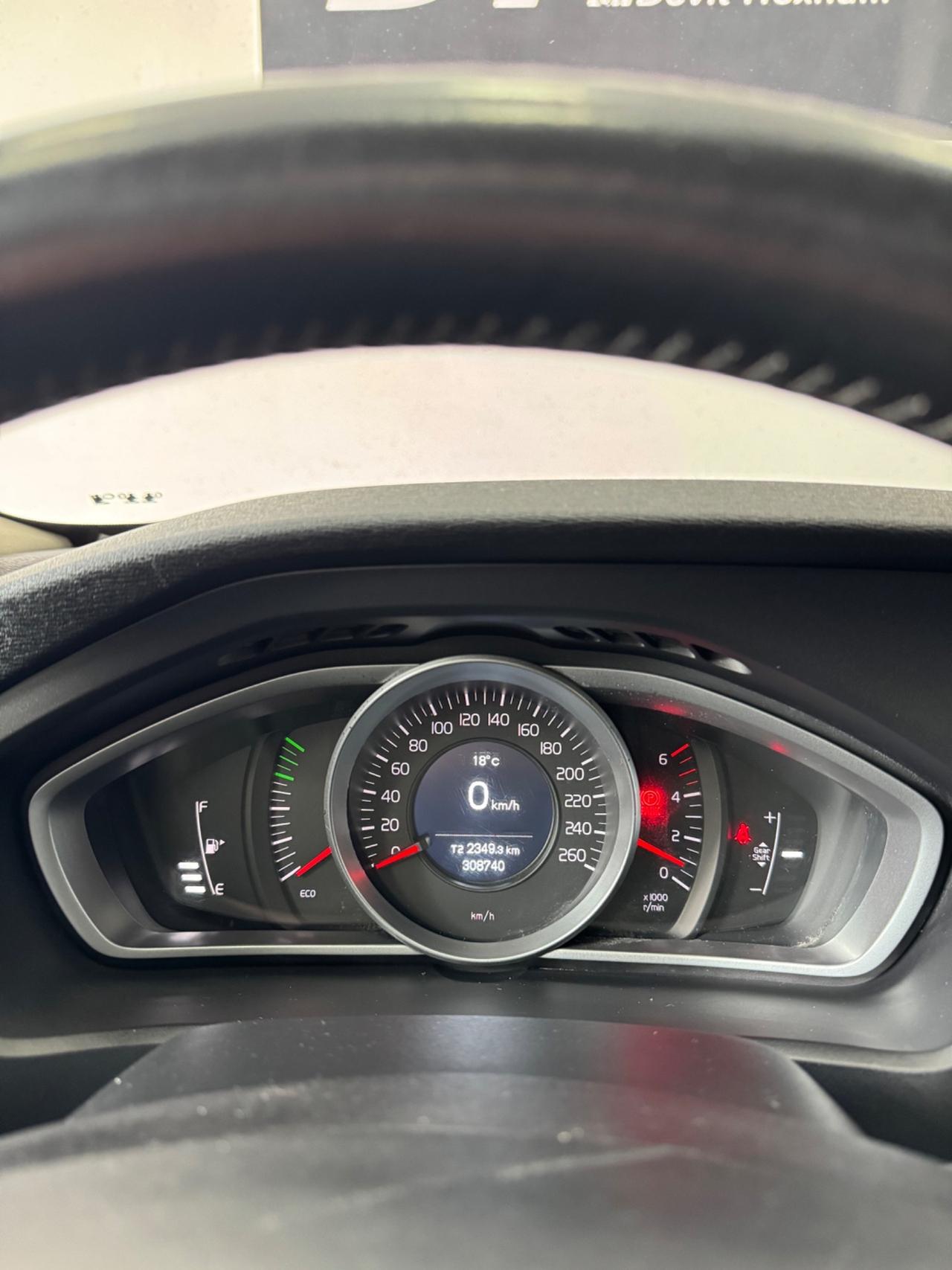 Volvo V40 D2 R-design Momentum