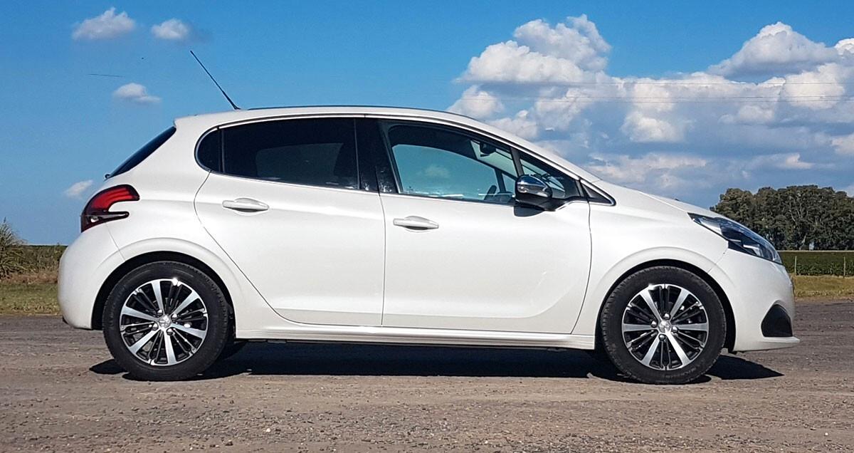 PEUGEOT 208 Allure Navi - 1.6 BlueHDi 75cv EURO6