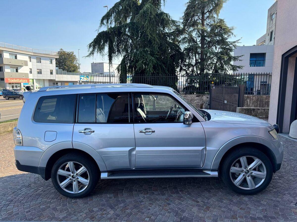Mitsubishi Pajero 5 Porte Pajero 3.2 CR Invite 5p