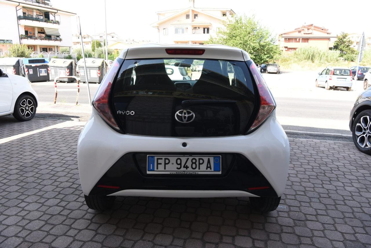 Toyota Aygo 1.0 x-play m-mt 51 Kw 69 cv