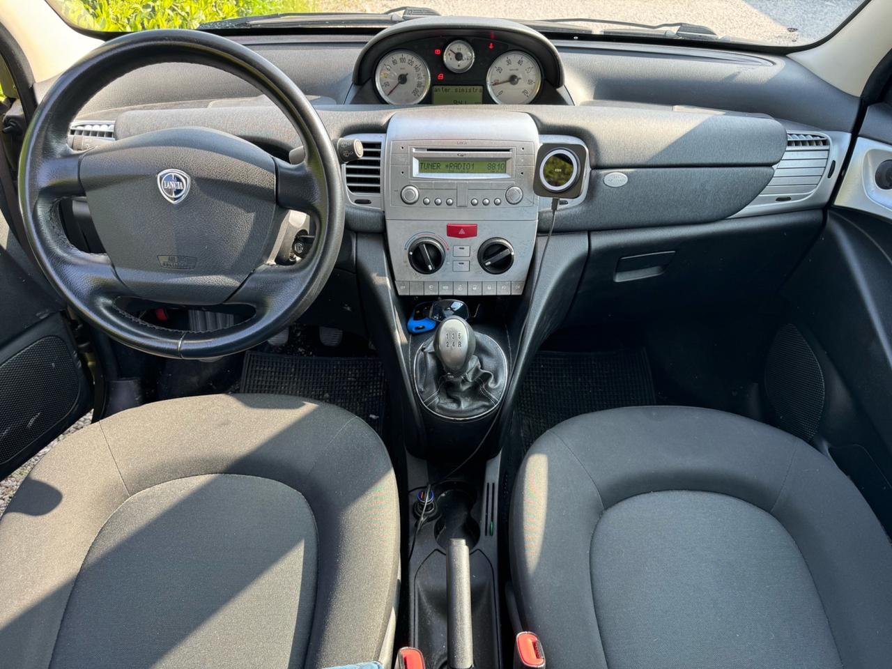 Lancia Ypsilon 1.3 MJT 75 CV Platino