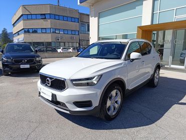 VOLVO - XC40 - T3 Momentum