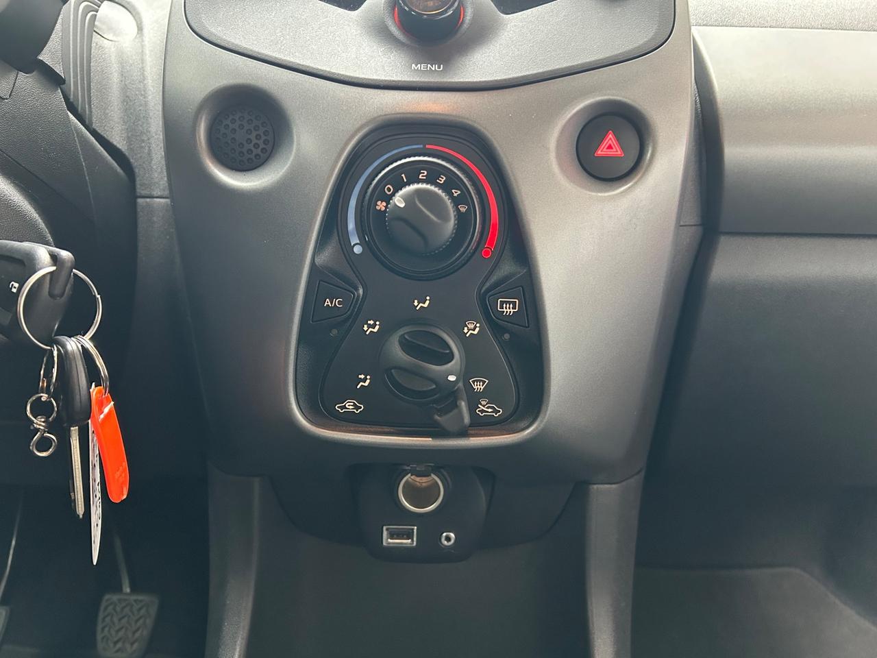 Toyota Aygo Connect 1.0 x-clusiv 72cv 5p *90000KM*NEOPATENTATI*