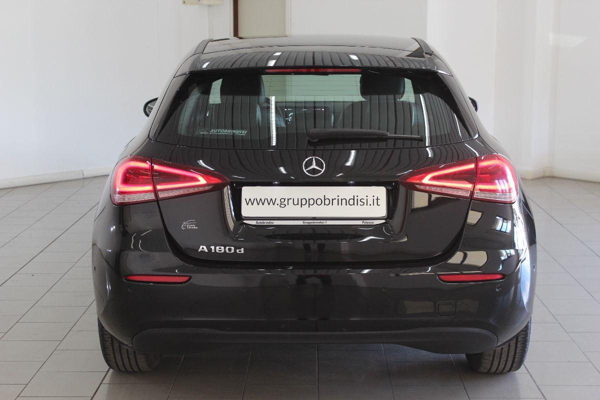 MERCEDES - Classe A - A 180 d Automatic Business Extra ( Schermi 10 pollici + Kit Luci + Cerchi Bruniti )
