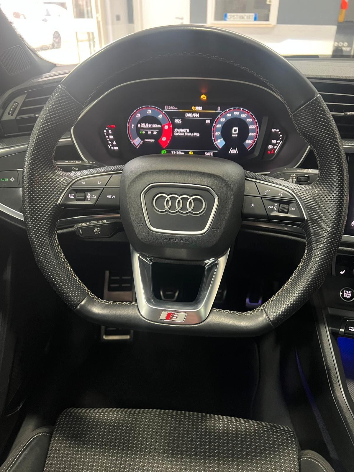 Audi Q3 35 TDI Identity Black
