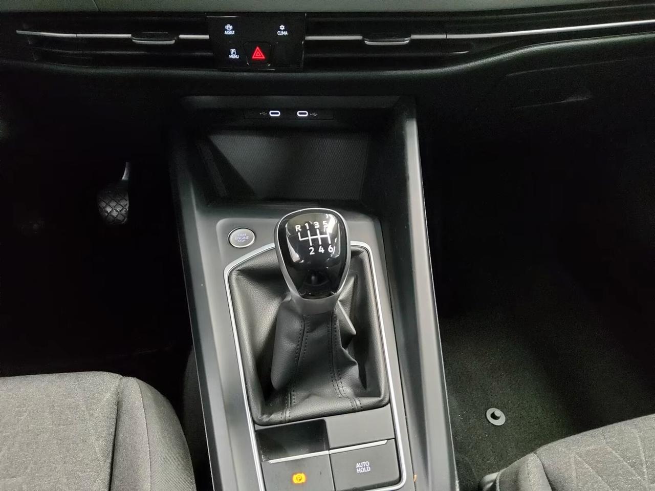 Volkswagen Golf -8 1.5 TSI Life LED DC PDC ACC MFL