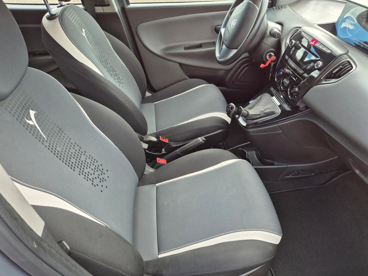 Lancia Ypsilon 1.2 69 CV 5 porte GPL Ecochic Silver