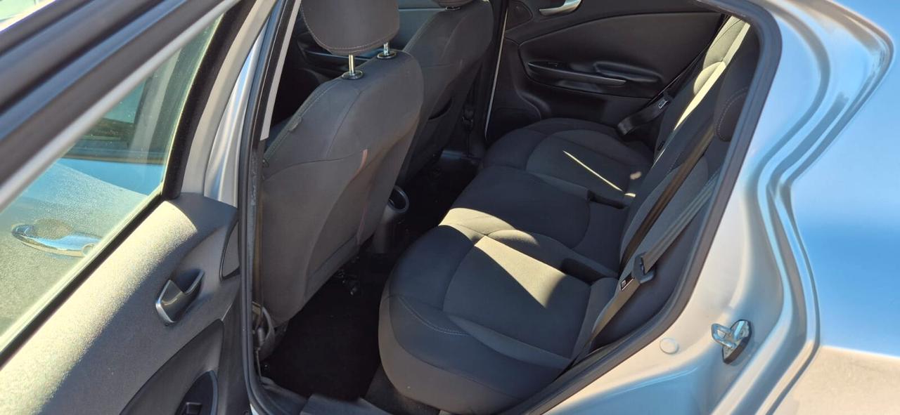 Alfa Romeo Giulietta 1.6 JTDm-2 120 CV Distinctive-E6