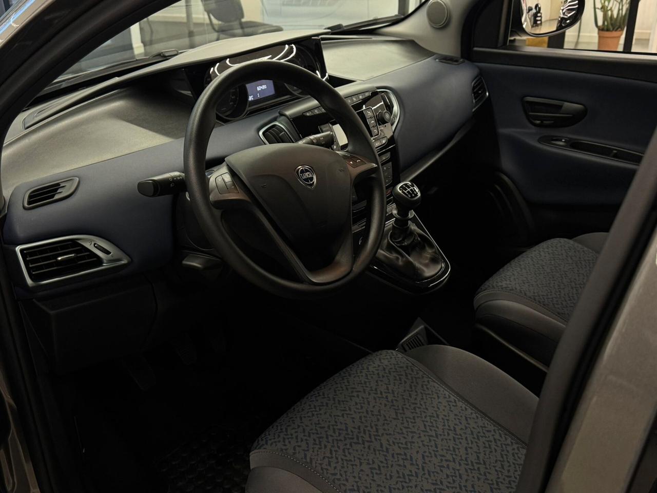 Lancia Ypsilon 1.0 FireFly 5 porte S&S Hybrid Platino