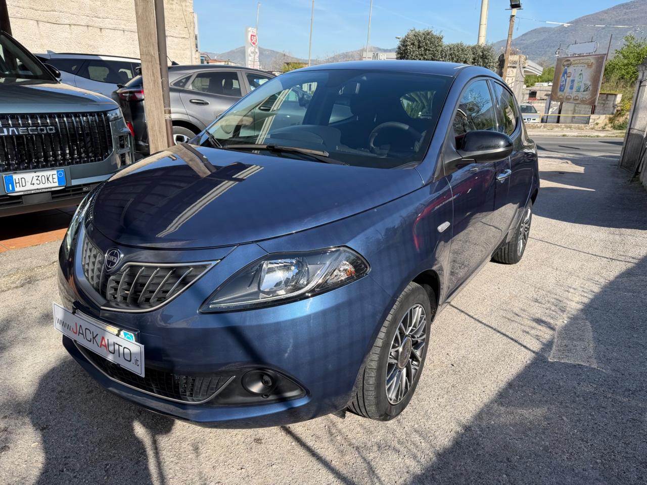 Lancia Ypsilon 1.0 FireFly 5 porte S&S Hybrid Ecochic Silver