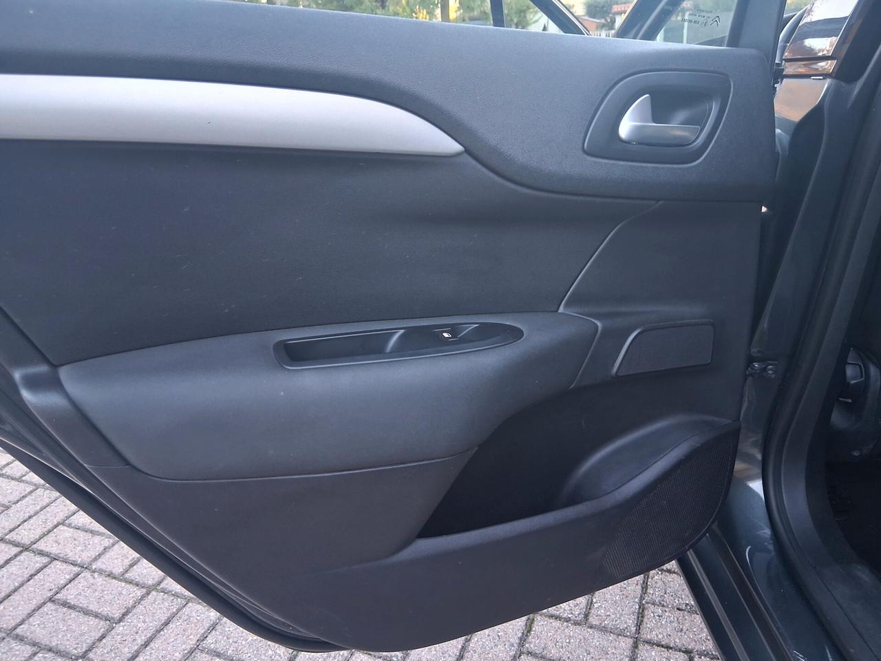 Citroen C4 1.4 VTi 95 Seduction..CELL 320 147 1147 WUATSAPP 3276540940