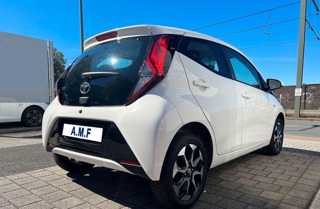 Toyota Aygo Connect 1.0 VVT-i 72 CV 5 porte x-play