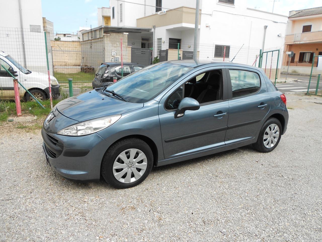 Peugeot 207 1.4 8V 75CV 5p. ONE Line