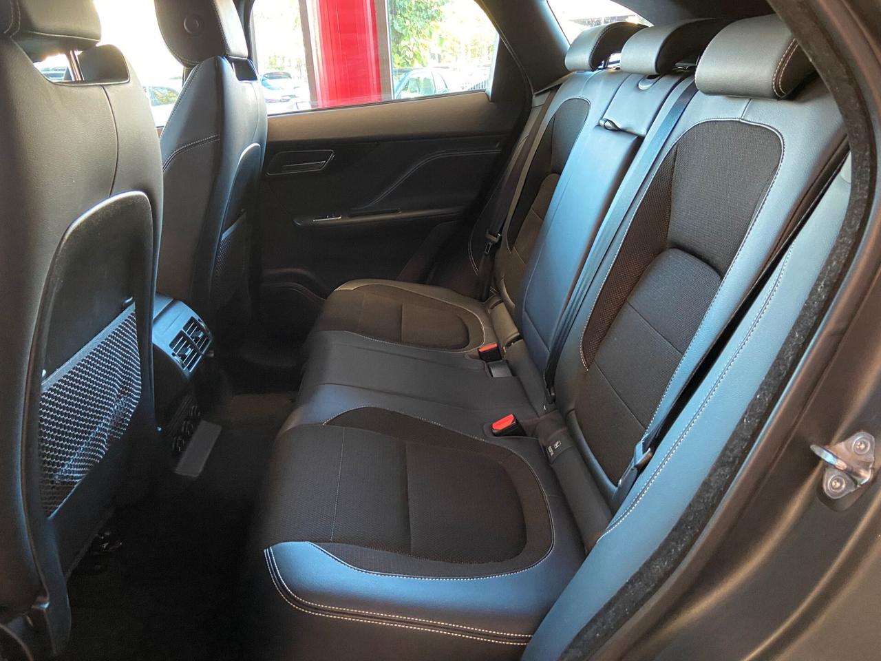 Jaguar F-Pace 2.0 D 180 CV R-Sport