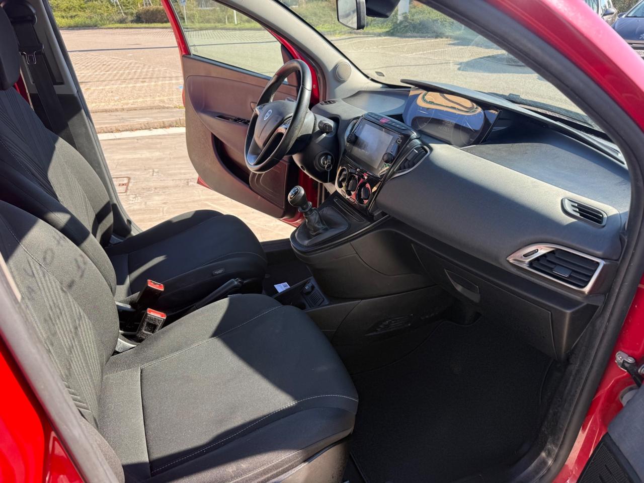 Lancia Ypsilon 1.0 FireFly 5 porte S&S Hybrid Ecochic Gold