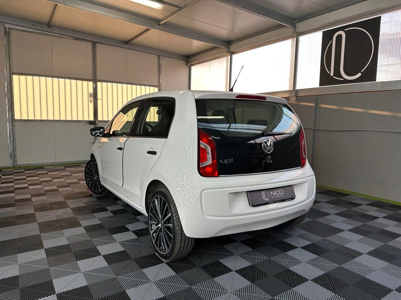 Volkswagen up! 1.0 5p. R-line