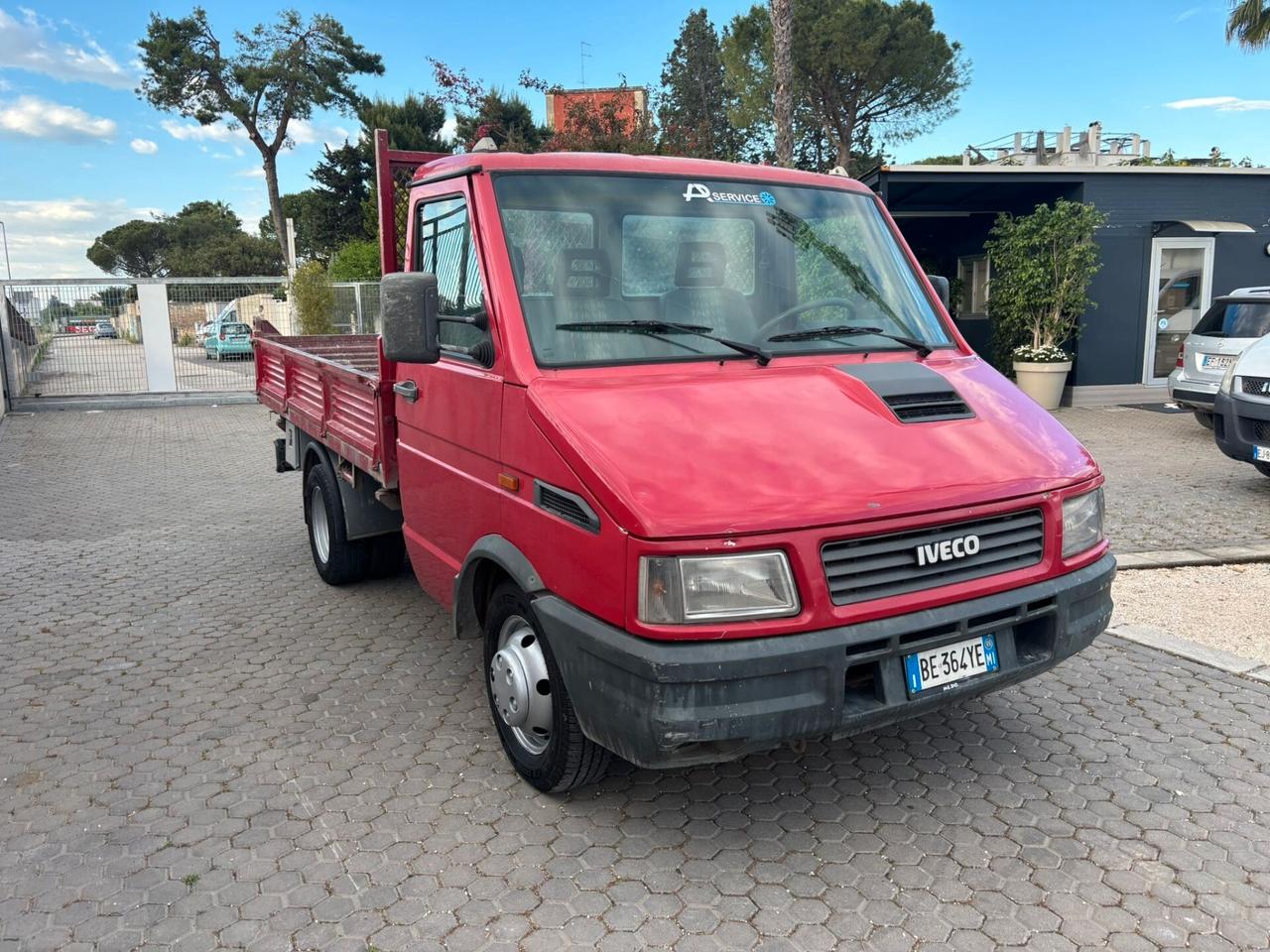 Iveco Daily 35.8 Ribaltabile Trilaterale – Affidabile e Pronto al Lavoro